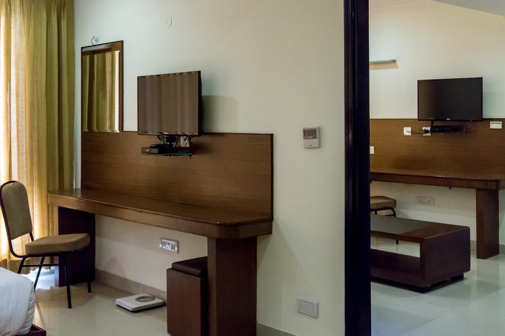 Hotel Saptagiri Хайдарабад Экстерьер фото
